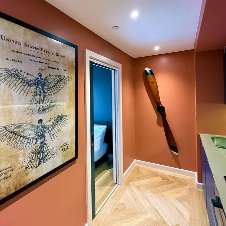 アパート The Aviator's Attic - Luxury Centre Retreat ヨーク