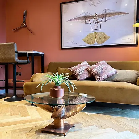 The Aviator's Attic - Luxury Centre Retreat Apartment York